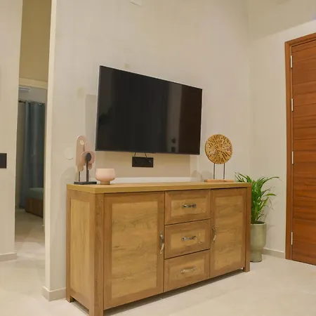 Amazing Flat 70 M From Beach アパート *