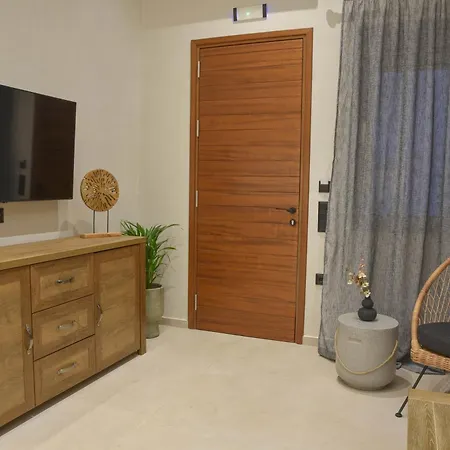 Amazing Flat 70 M From Beach *