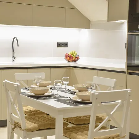 Amazing Flat 70 M From Beach * 罗希姆诺